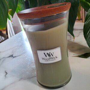 Wood Wick Candle with Lid  21.5 oz in Fireside Scent